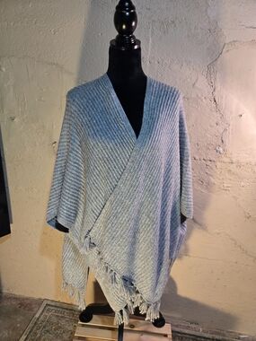 American Eagle Women's Fringed Poncho/Cape Sweater One Size